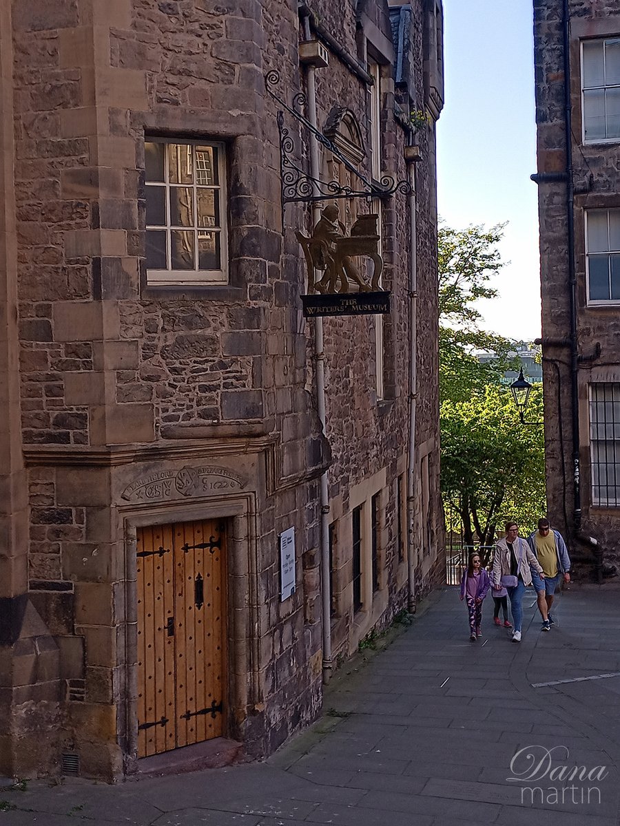 Scotland appreciates its authors! The Walter Scott Monument and the Writers' Museum.

#visitscotland #edinburgh #scotland
