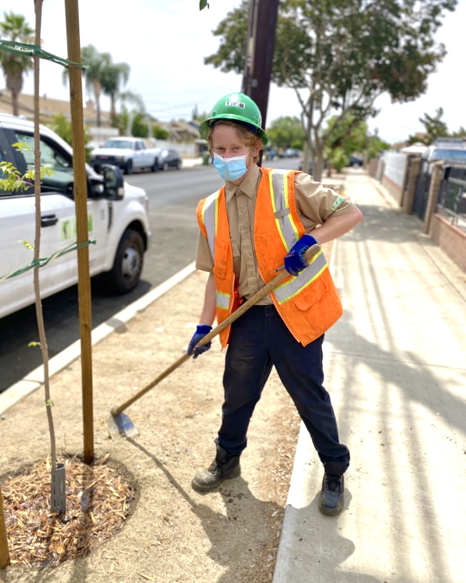 Looking for paid job training and making a difference in your community? Talk with an @lacorps recruiter and join the Corps today! 🌱🌳

Call (213) 749-3601, ext. 409 or visit lacorps.org/enroll/

#greeneconomy #communityproject #communityimpact