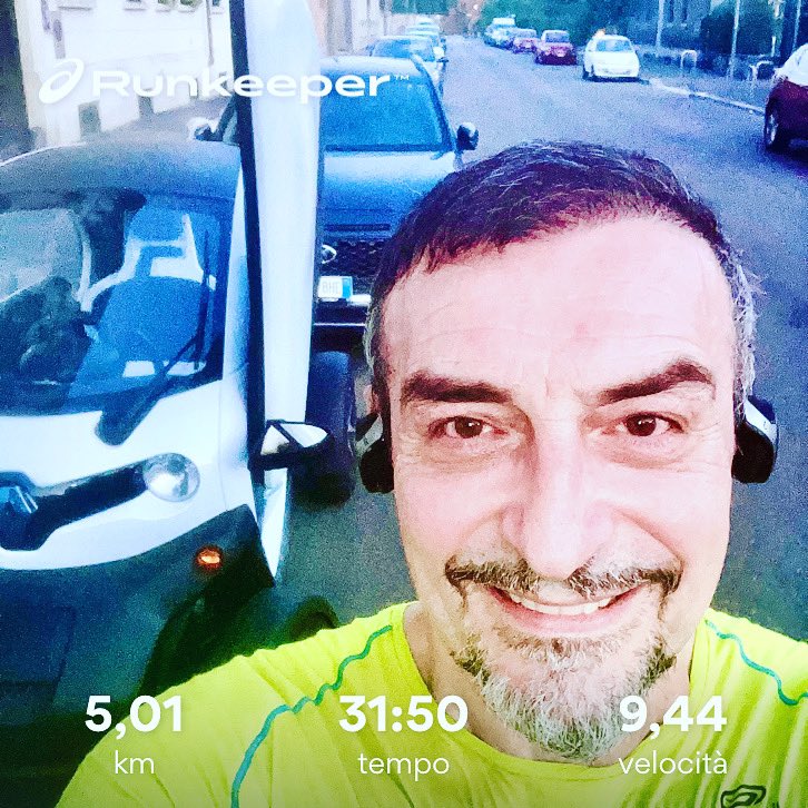 RobertoCominar1's tweet photo. Non avessi dovuto  recuperare la mia #Twizzy elettrica lasciata davanti alla carrozzeria dove avevo ritirato l’altra auto ( si vabbè ho capito solo io 😂😂😂) col cavolo che correvo 🏃‍♂️🏃‍♂️🏃‍♂️. Non respiravo , arrancavo 😰😰😰 #corsa #run #running #runner #runners #green #agosto2022 https://t.co/mLSl7GHYya