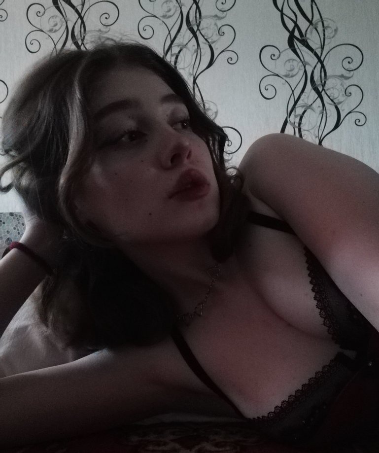 murrrrrrrrrrk's tweet photo. not new to nsfw twt 😸

♡lee
♡19
♡she/her 
♡bi
♡switch 
♡minors dni !!
♡dms are open, selling content 

↺ and ♡ to be moots https://t.co/eqkxdzUG0G