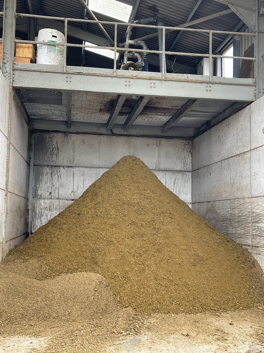 Bauer_FAN_UK's tweet photo. A very tidy installation making super comfy bedding for a dairy herd in Somerset #Farm24 #GreenBedding #Bauer #FanSeparator #Slurry https://t.co/etF7s0olap