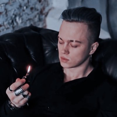 / updated.
New layout featuring my girl.
Filter credits petalcodes.

Credits for the banger layout to Lexie. 😈