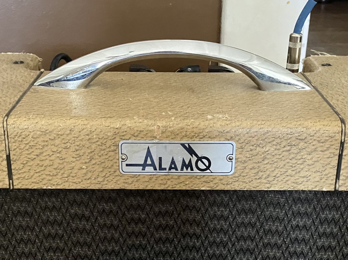 WebbSwindles's tweet photo. Made to groove right here in San Antonio. Rebuilt to groove @Sommatone  #AlamoAmp #sa #tubeamps #whoneedsafender #gotmyalamo https://t.co/U8qQToLD9S