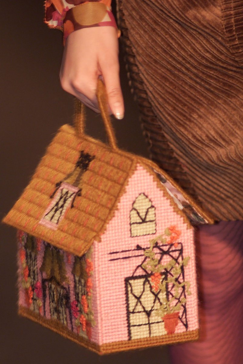 fashntalk's tweet photo. Anna Sui Fall 2001 RTW https://t.co/5wgkWdS0Jb