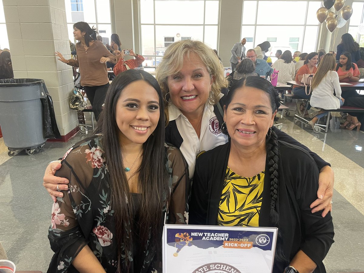 MarySusanDelTo1's tweet photo. Welcome to the BEST school district in San Antonio #saisdproud #saisdfamilia @SAISDBilingual https://t.co/eHhLBwHe8I