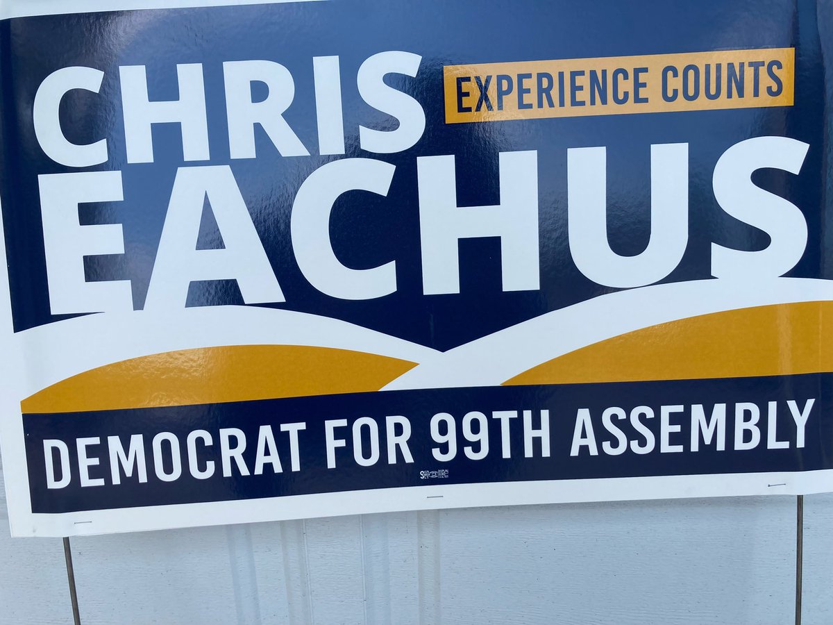 StonyPointDem's tweet image. 🪧 Lawn Sign Season 🪧 

We currently are distributing lawn signs for @spmaloney and Chris Eachus around Stony Point!

Comment below or DM us, and a volunteer will drop one off this weekend!

#VoteBlue2022 #StonyPoint
