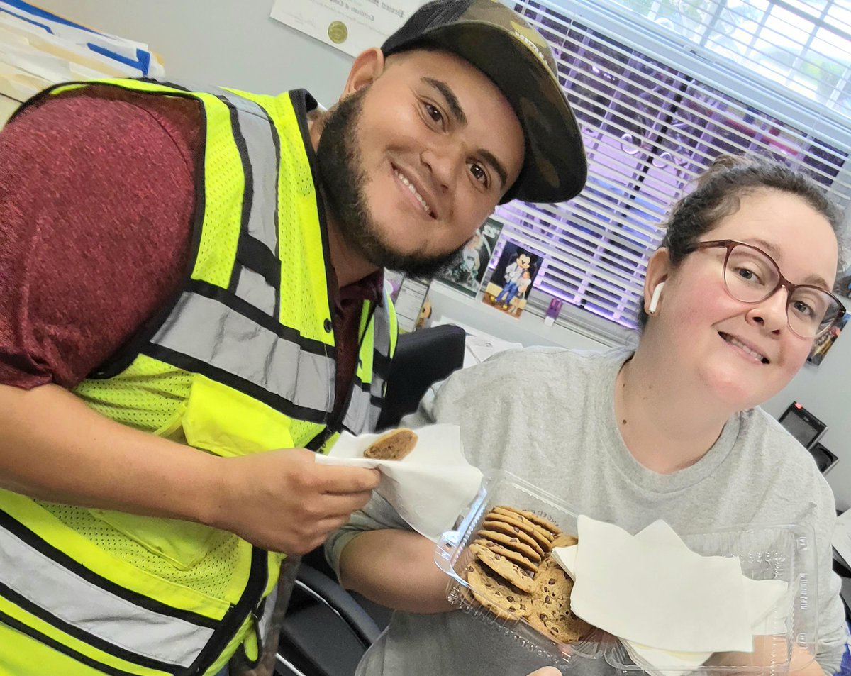 AGTSolar's tweet photo. Is there anything better than a warm chocolate chip cookie?

Happy #NationalChocolateChipCookieDay from the #AdvancedTeam!

#AdvancedGreenTechnologies #AdvancedAmbassadors #EmployeeAppreciation #Cookies #ChocolateChipCookies #ChocolateChip https://t.co/MXBzbDc1WQ