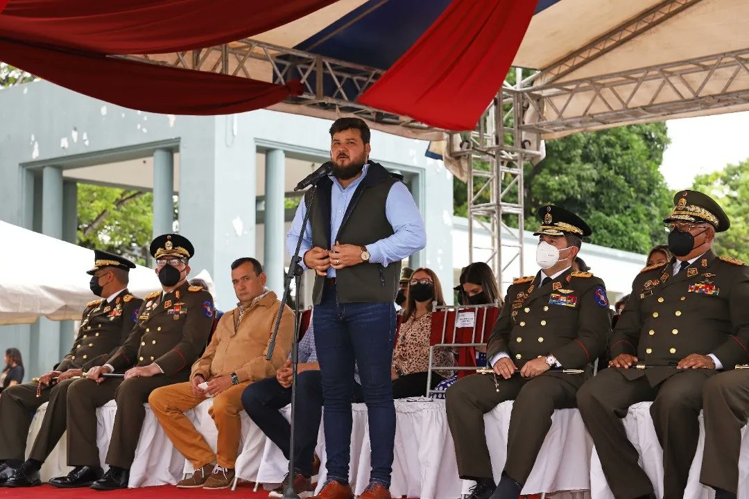 ErnestoLunaPsuv's tweet photo. ¡Guardia Nacional Bolivariana, el honor es su divisa! Hoy celebro sus 85 años de fundada. 

Son ustedes hombres y mujeres de ímpetu, héroes y heroínas de la patria, reconozco en ustedes el trabajo, y es una carrera loable, en cada situación que se presente https://t.co/WMd9RLWBvj