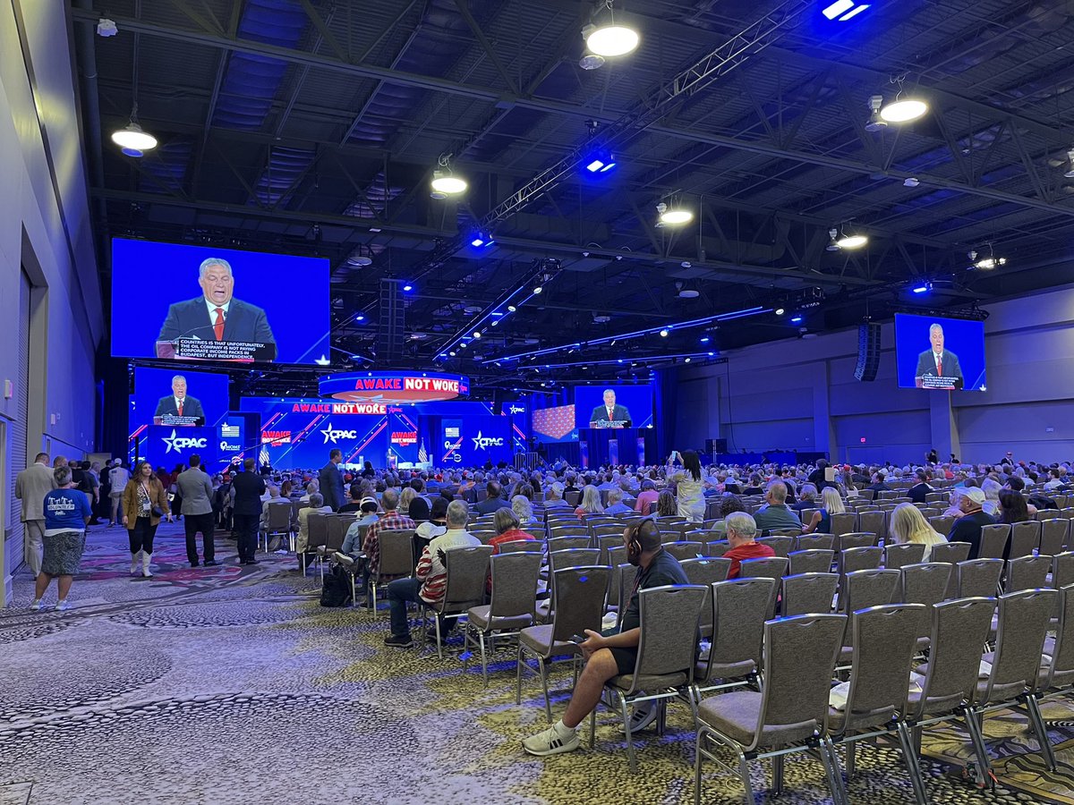 Es brauche nicht nur eine physische Mauer gegen Migranten, „sondern auch eine juristische Mauer, um unsere Kinder vor der Gender-Ideologie zu schützen“, sagt Viktor #Orban beim #CPAC in Dallas und erntet Jubel.