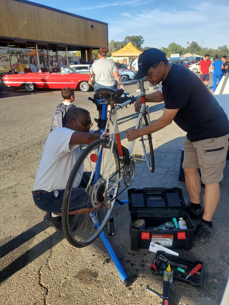 sacbike's tweet photo. Big thanks to our staff and volunteer mechanics for braving the heat to fix bikes on Franklin Blvd last Tuesday for a National Night Out event! 

#franklinblvdsac #bikerepair #bikesac https://t.co/gvgWVei2d1