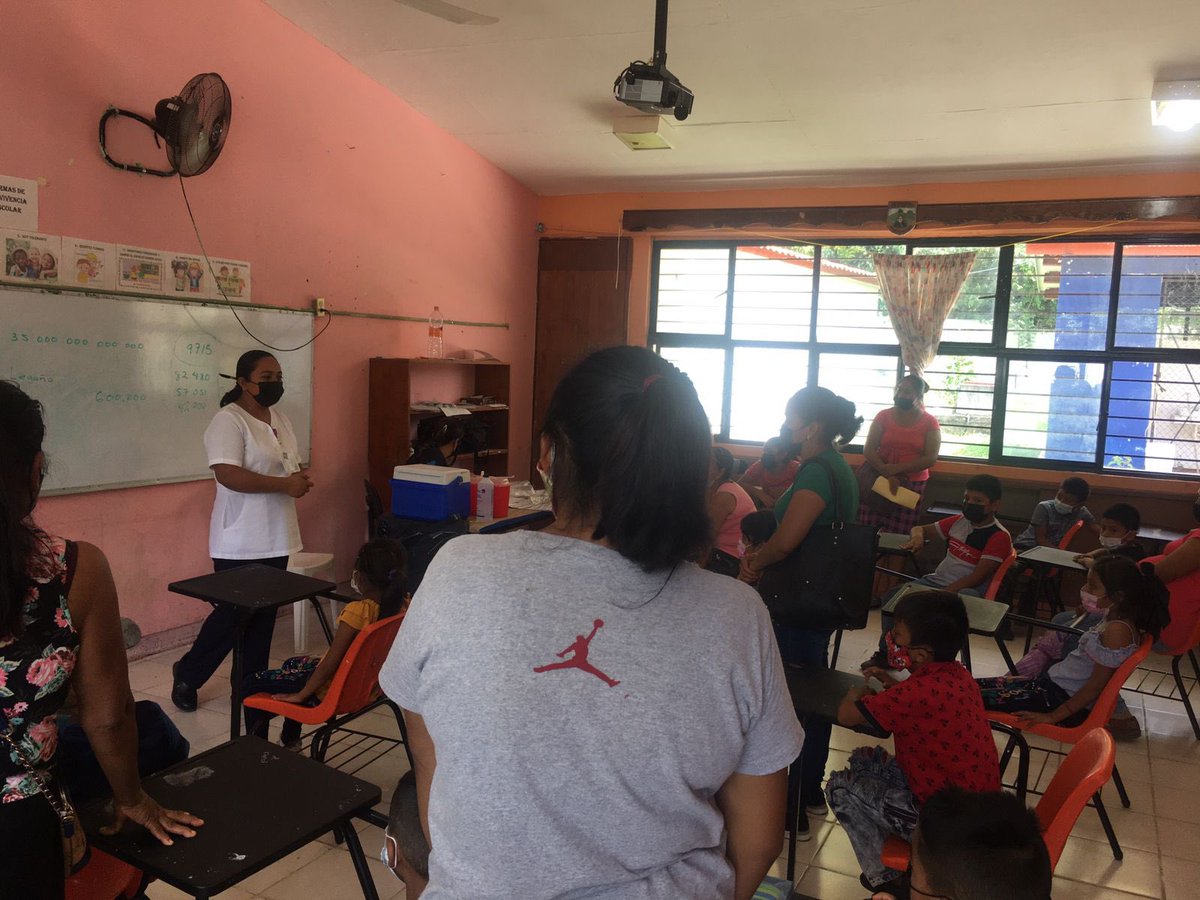 SEPHidalgo's tweet photo. #PrimariaGeneral Galación Gómez de Tehuetlan, #Huejutla, sede de la vacunación contra COVID-19 para infantes de 7 a 11 años cumplidos. #SEPH colabora en la salud de las familias hidalguenses. https://t.co/cvEjE03YlI