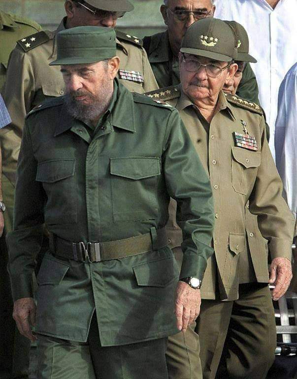 Linda noche de jueves desde La Habana #Cuba les invito a seguir en combate recordando a nuestro líder histórico Fidel Castro Ruz, se responde con #FidelPorSiempre da RT y sigue a todos los que participen. Andemos juntos con #FidelPorSiempre @FrankDCub @AliRubioGlez @CamilaGzlez34