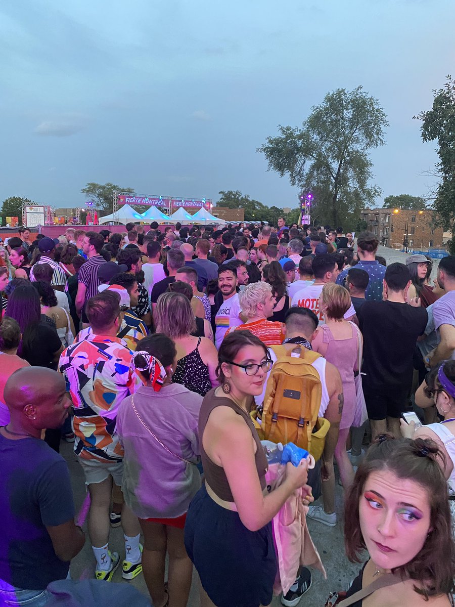 realkevinalbert's tweet photo. 35 mins et toujours pas passé la sécurité @FierteMTLPride WTF!! 🤬 https://t.co/QCX8LAmy7H