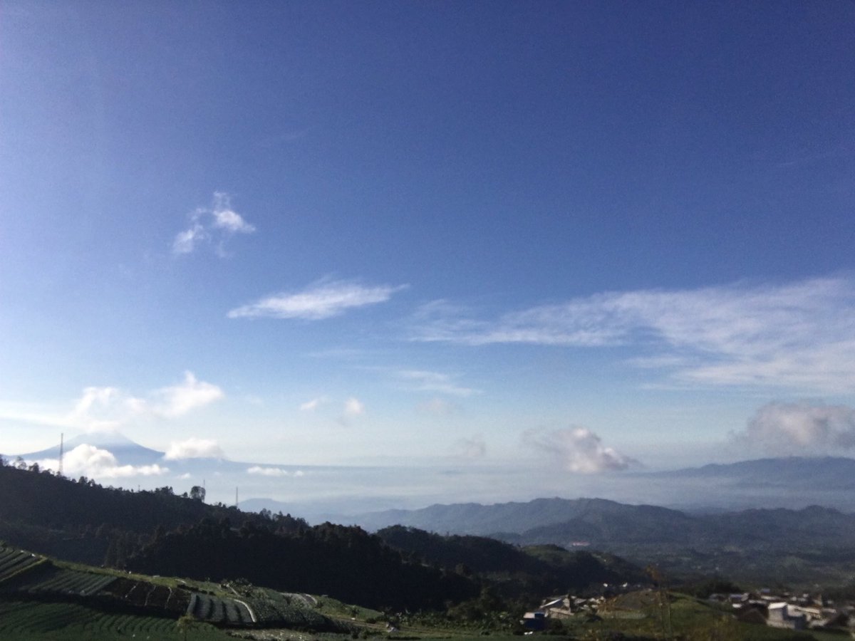 biru_navy's tweet image. sebelah kiri itu gunung merapi. 
#nepalvanjava