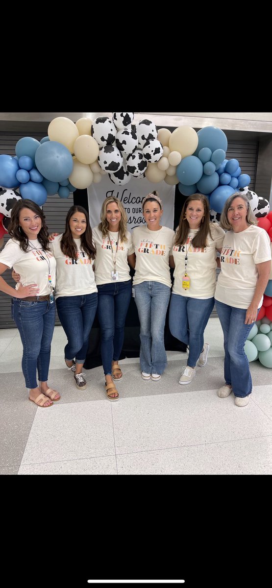 Mrs_Schaub5th's tweet photo. PLC! ALL Aboard the 5th grade train! 🚂 @LightFarmsElem #ProsperProud https://t.co/StaRMhxFWN
