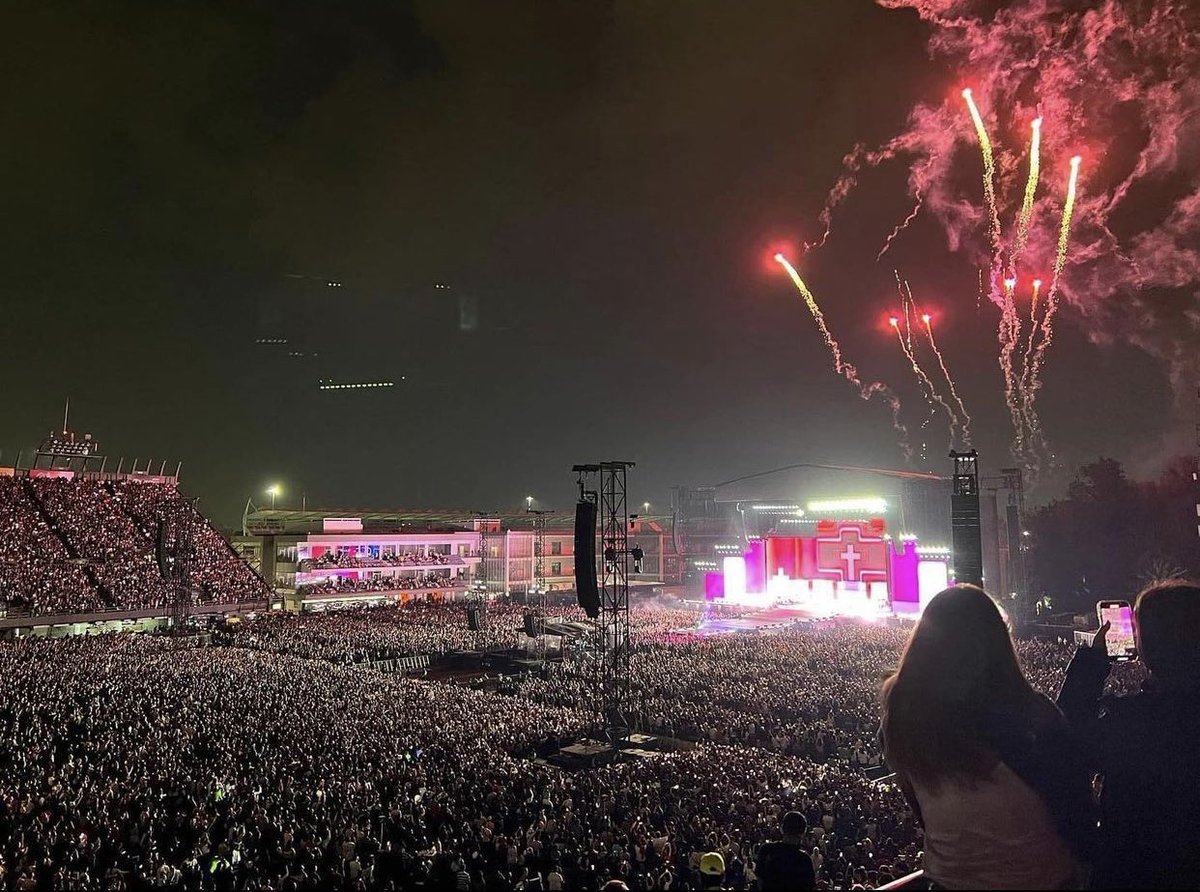 diedforbieber's tweet photo. shit don’t usually get this big without a bieber face nah nah https://t.co/ftkQz2O4M4