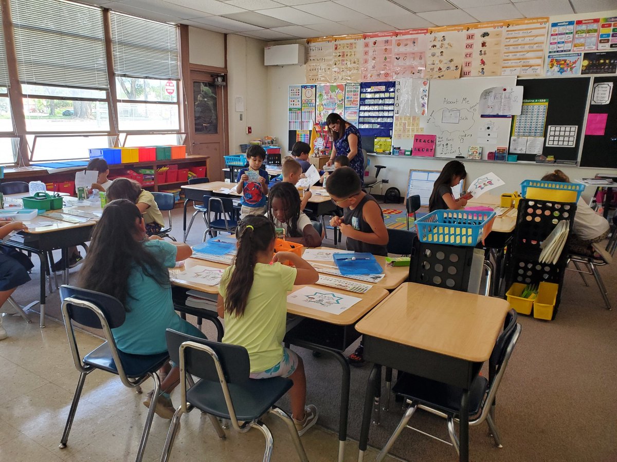 IESRockets's tweet photo. First Day of School for our Rockets! #PeaceLoveRockets #RocketsFlyHigh #APSConnects @ABQschools @APSLZ4 @chris_zone4 https://t.co/dUtVqLDp0B
