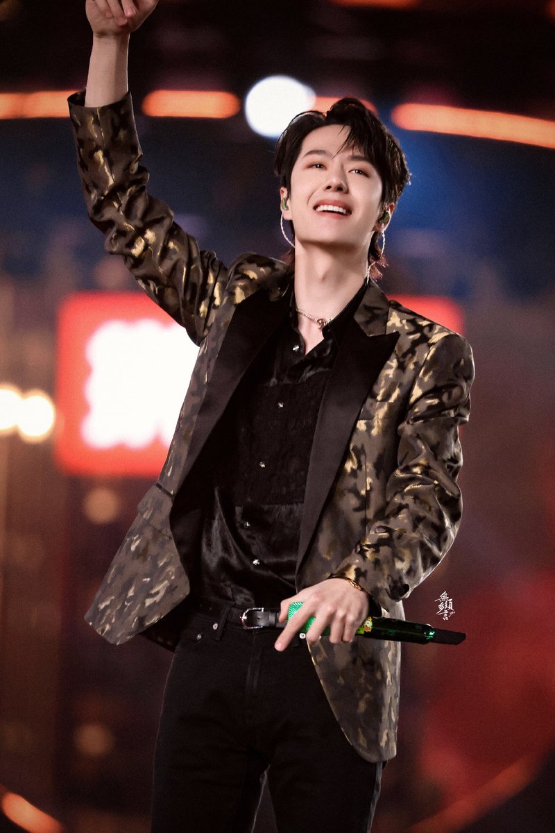 เติบโตมาอย่างดีกับขวบปีที่ 25 และจะเติบโตต่อไปอย่างมั่นคง🎂🎂🎂🎂🎂 #WangYibo25thBDay 
#HappyYiboDay