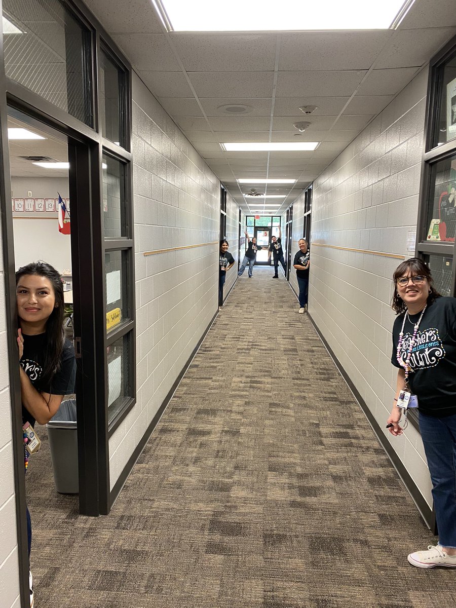 1stgraderocks1's tweet photo. Ready for Meet the Teacher!! https://t.co/IMccUzcV82