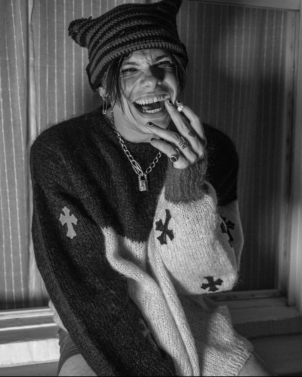 shxwnlitbxe's tweet photo. Thanks for saving me🫶🏻 I love you so much,
Happy 25🖤 #Happy25Dom @yungblud @SpainYungblud @YungbludSpain https://t.co/LboiLSESM4