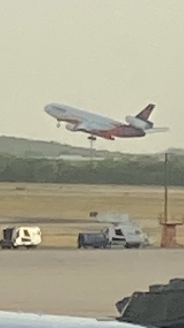 PerkinsRuss's tweet photo. 10 Tanker leaving Austin. Be safe, thanks for what you do. #10Tanker, #wildfires https://t.co/8mrIJnGsFY