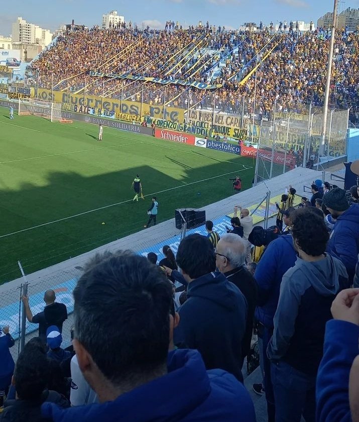 ArroyitoRC's tweet photo. Día de semana.
16:00 hs.
A 400 kilómetros de Rosario.

Central es así. No chamuya, no necesita mentir.

La gente siempre está. https://t.co/Y6OtlsUMBx