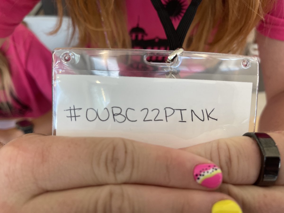 DocReggies's tweet photo. Ottawa University, Kansas move in day. Love the energy that our Orientation Leaders bring @OttawaU #OUBC22PINK https://t.co/pHAy1OZyNx