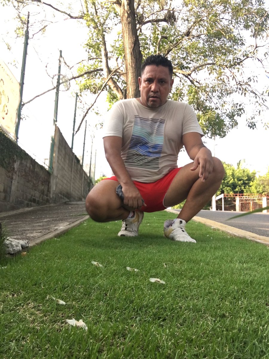 RunnerDuvalier's tweet photo. #acaentrerunners aquí estamos nuevamente echándole #talacha nuevas energías @TlatelolcoRun @ArgentinaCred @urku_runas @ManicomioRunner @ComuniRunners @RunSalud20 @FenixRun_Mexico @NuncaCorresSolo @EntreRunners @RoadRunnersOAX #running #running https://t.co/cAWY92bdqA