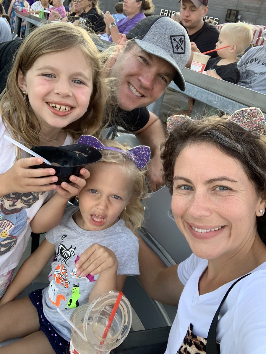 JPteach22's tweet photo. #catvidfest2022 https://t.co/fpaivUnVaP