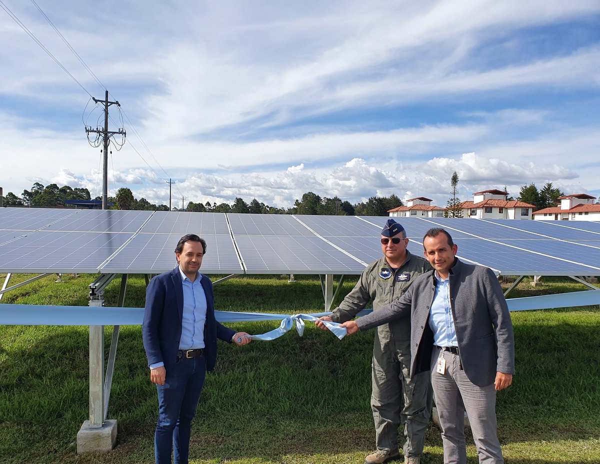 EPMestamosahi's tweet photo. Hoy inauguramos una #SoluciónSolarEPM en la Base Aérea de la Fuerza Aérea Colombiana @FuerzaAereaCol en Rionegro, Antioquia – CACOM 5 -. Esta es la primera Fuerza Militar en implementar una solución de #EnergíasRenovables no convencionales de gran magnitud #EnergíaSolar https://t.co/zvaxStCdaH