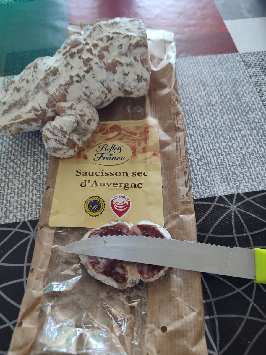TestMaquillage's tweet photo. Teste reflets de France
Le saucisson sec d'Auvergne est élaboré selon une recette ancestrale.
Sa texture tendre est obtenu par un séchage doux lui donnant un goût légèrement aillé
@trnd_fr 
@CarrefourFrance 
#LerefletsduGout 
#refletsdefrance 
#trndfrance https://t.co/S32NfjTvgt