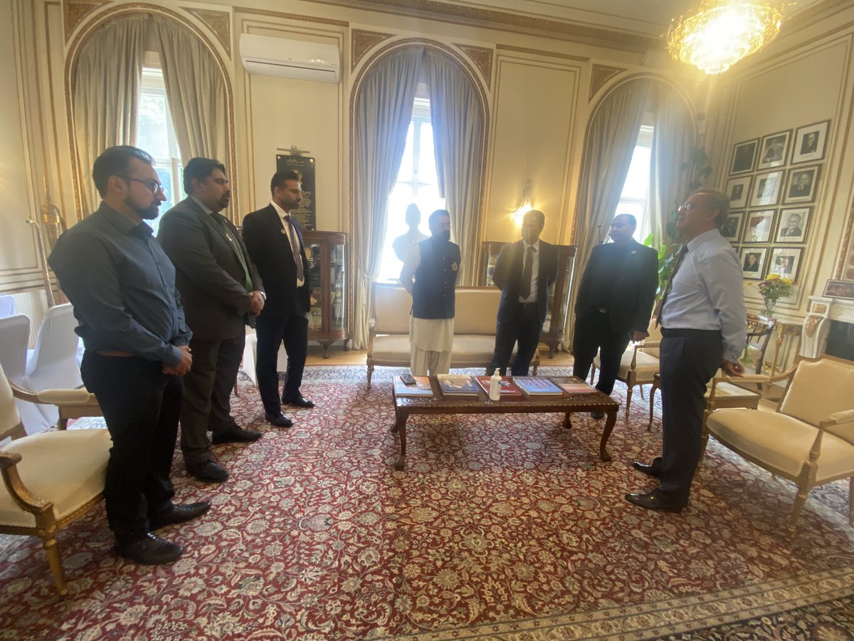 UKPCCI's tweet photo. Great honour to meet with His Excellency Moazzam Ahmad Khan High Commissioner of Pakistan 🇵🇰 commending him on the great work being done on strengthening the business community and bridging the gap between Pakistan and the U.K. #ukpakistanchamberofcommerce #ukpcci https://t.co/Uzf8NFjEVT