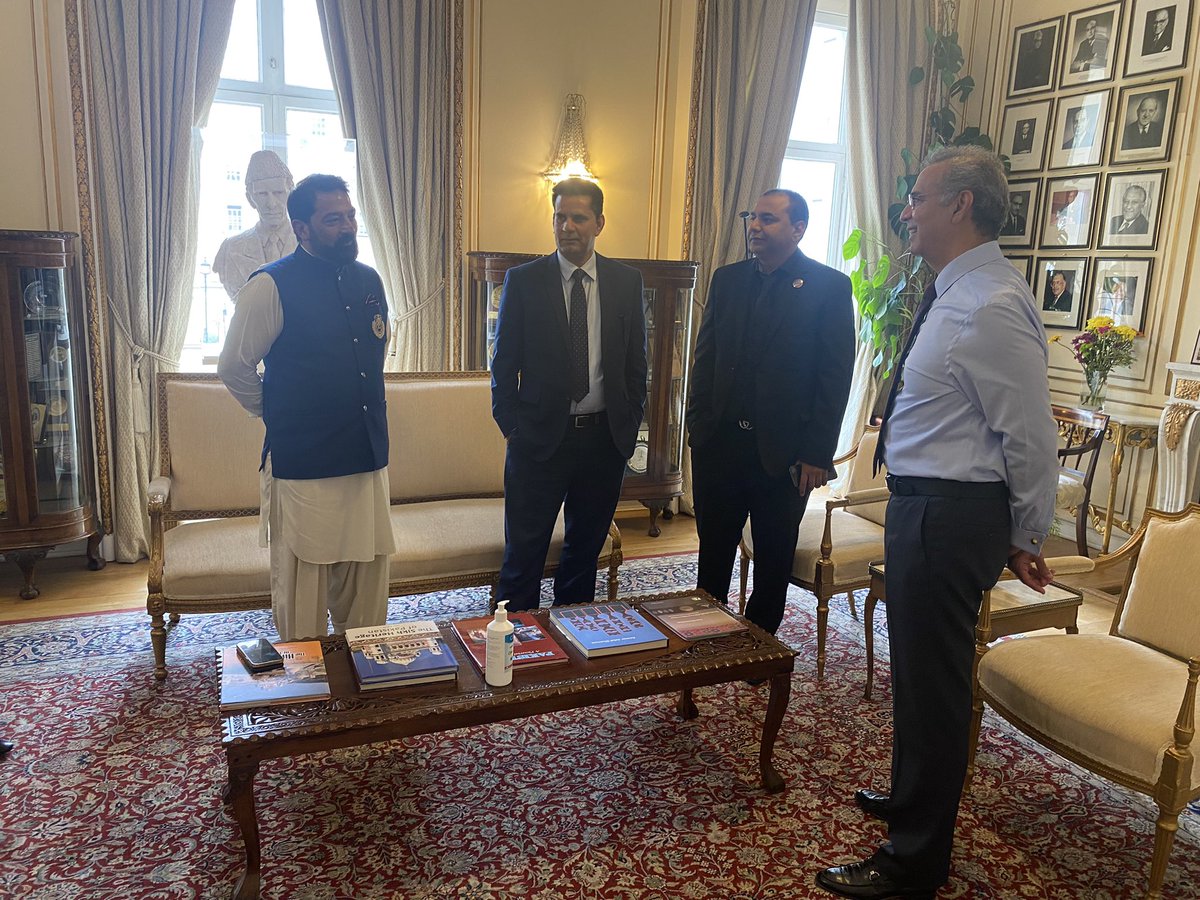 UKPCCI's tweet photo. Great honour to meet with His Excellency Moazzam Ahmad Khan High Commissioner of Pakistan 🇵🇰 commending him on the great work being done on strengthening the business community and bridging the gap between Pakistan and the U.K. #ukpakistanchamberofcommerce #ukpcci https://t.co/Uzf8NFjEVT