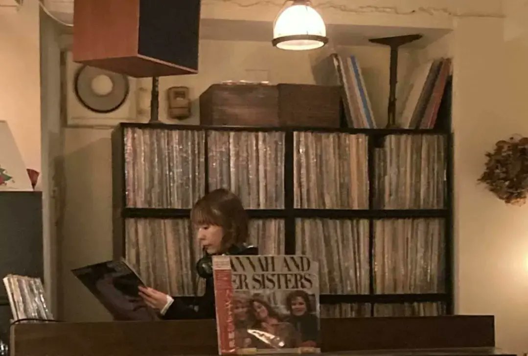 _men's tweet photo. やさしいひとのためのやさしい音楽を通じてやさしい時間を過ごすパーティーMagic Garden by Soft Rock Cafe Tokyo。
今回は各方面で活躍する女性選曲家２人、Mousse Pousseさん、Yuko MiyazakiさんFEATURINGしてお送りします。見晴らしのよい最上階で鳴り響くきらびやかなサンシャインポップ。 https://t.co/qZqz7t4eJb