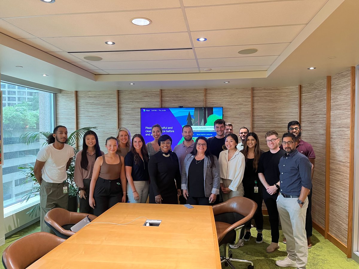 LaShondaInTech's tweet photo. One of my favorite parts of my job – the people! And I got to meet the entire HLS Toronto team last week!

And they gave me an awesome parting gift: a @Raptors hat &amp; @MapleLeafs jersey so I can rep Toronto everywhere I go!! Thank you Toronto! #SalesforceHealth #WeTheNorth https://t.co/2jBDPgN9Fl