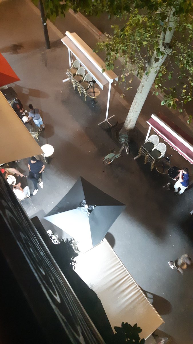 CoproBessieres's tweet photo. Terrasse estivale fermée,  terrasse censée être couverte a doublée de volume https://t.co/VBtjLC4Jm5