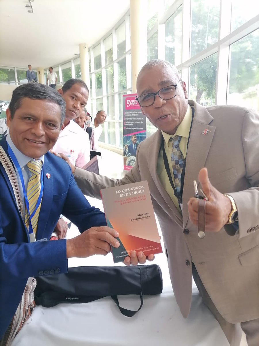 EDUARDOAUCCALLA's tweet photo. 🔴 Agradecer a Máximo Castillo Salas por compartir en el #CongresoRD su libro "Lo que nunca se ha dicho" - Trucos y Jugarretas de los Gobiernos Dominicanos.
#ComPol
Esperamos que muy pronto también se escriba sobre los #Trucos y #Jugarretas de los Gobiernos Peruanos. https://t.co/62jr2yJTwi