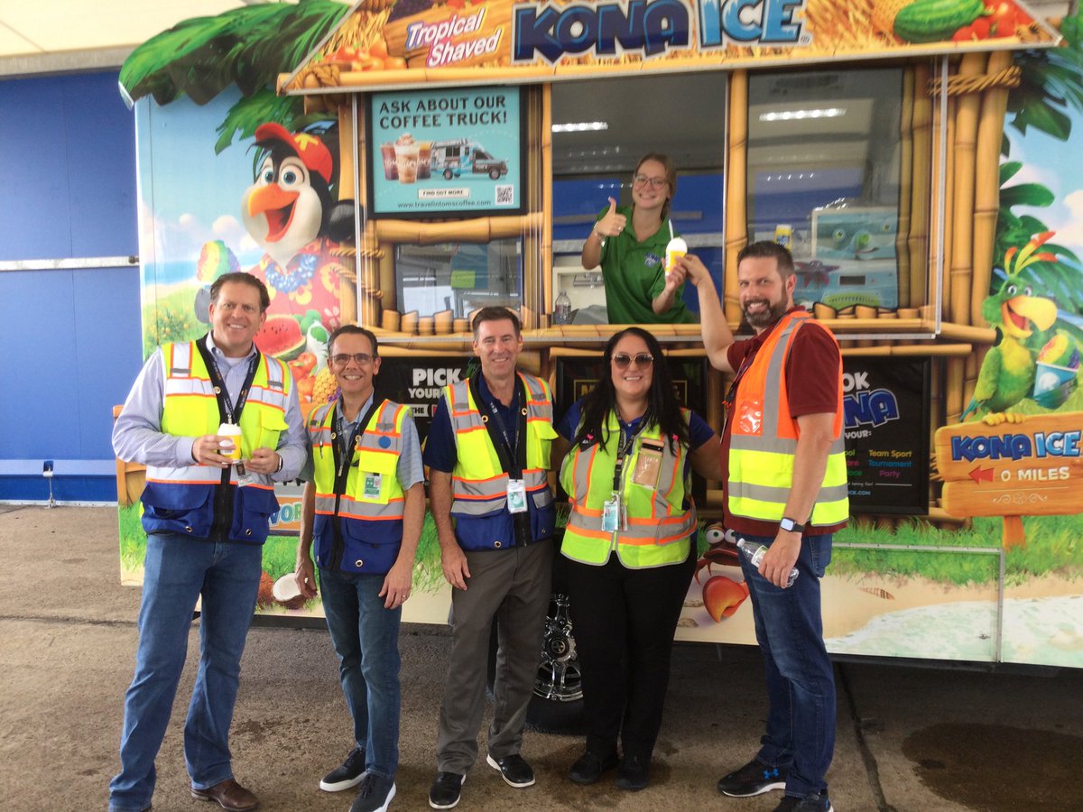 RDL 2.0 discussions, D:00 &amp; fun all taking place on the grounds of IAH with one goal in mind to provide a safe caring dependable &amp; efficient product to our customers #GoodLeadsTheWay #Core4 <a href="/philgriffith63/">Phil</a> <a href="/billwatts_11/">Bill Watts</a> <a href="/jbozboswell/">Jonathan Boswell</a> <a href="/Ibrahimsalem_87/">Ibrahim Salem</a> <a href="/DamonG_United/">Damon Gutshall</a> @angie_gia