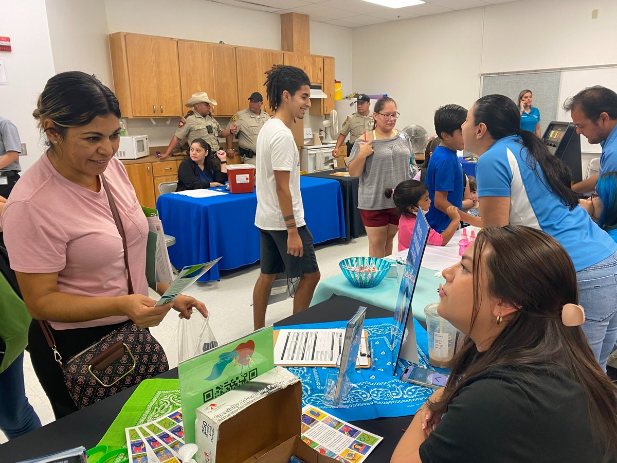 TxOrganSharing's tweet photo. It was a good day at the San Juan Community Resource Center! Thanks to @EddieCantuPct2 for inviting us! #DonateLife #GiveHopeGiveLife #DaEsperanzaDaVida https://t.co/mnteQ41GNv