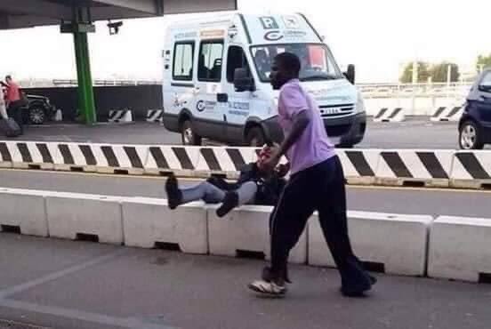DieLafortune22's tweet photo. Après avoir traversé la méditerranée et le désert c'est pas deux policiers qui vont m'arrêter...🤣🤣🤣💪 https://t.co/m8pfTMMxRf