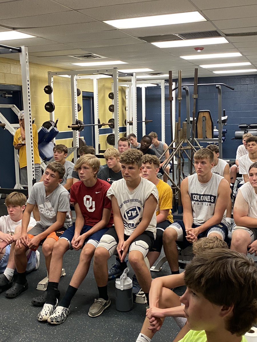coachyurish's tweet photo. Big thanks to former Colonels @jsturnerr @hcunningham58 @andrewwaters002 @JadenAshby1 for stopping by and sharing some great advice and their love for their school and current Colonels! #family https://t.co/sPdZcbAiIn