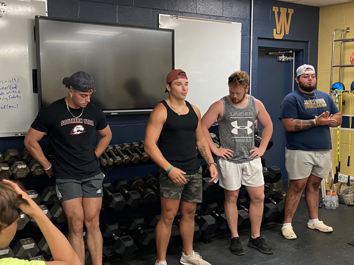coachyurish's tweet photo. Big thanks to former Colonels @jsturnerr @hcunningham58 @andrewwaters002 @JadenAshby1 for stopping by and sharing some great advice and their love for their school and current Colonels! #family https://t.co/sPdZcbAiIn