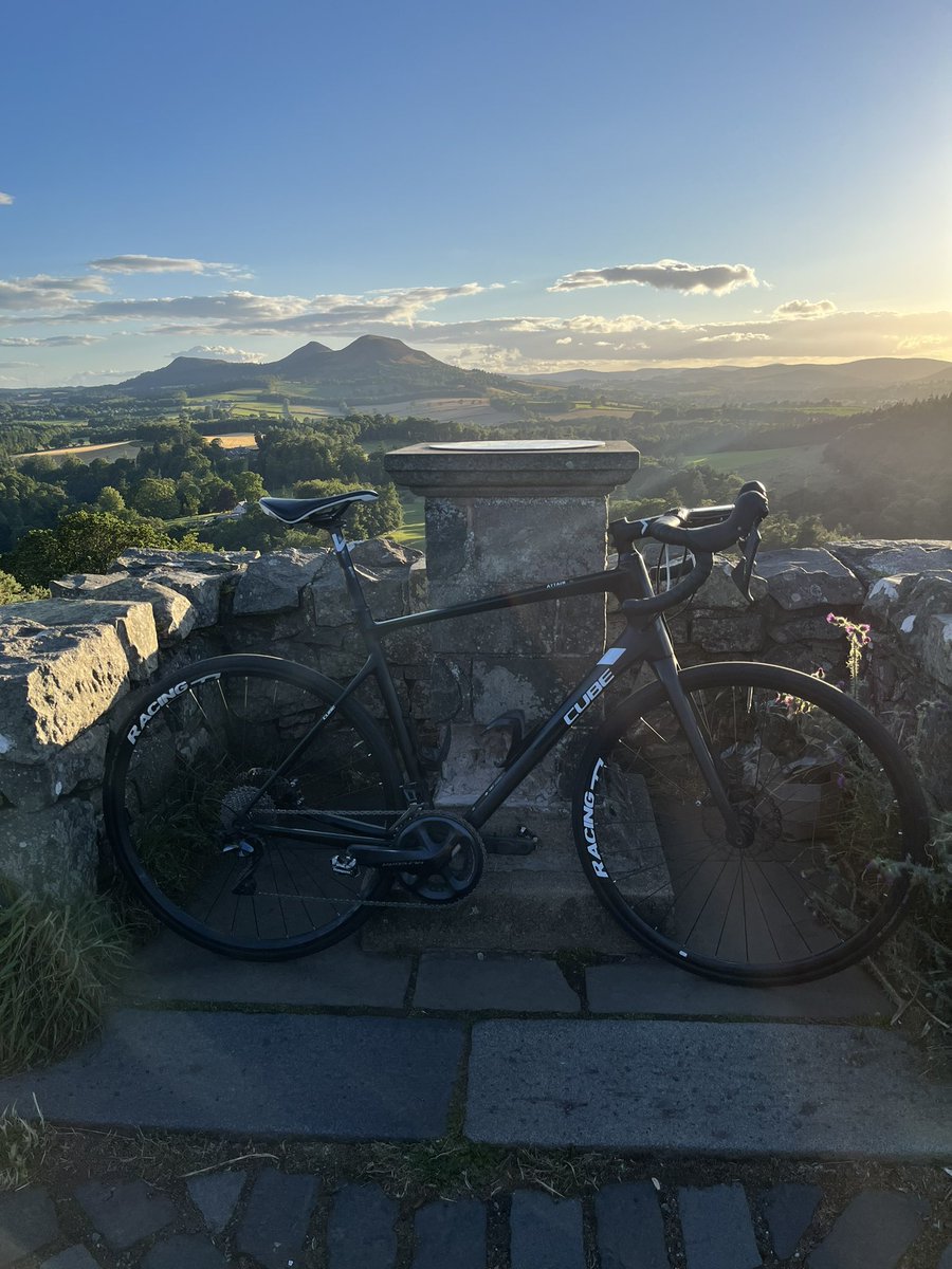 RichardMinnikin's tweet photo. Rude not to,on such a lovely evening.#scottsview #roadcycling #clubdestroiscollines https://t.co/lgFsWTGQxf