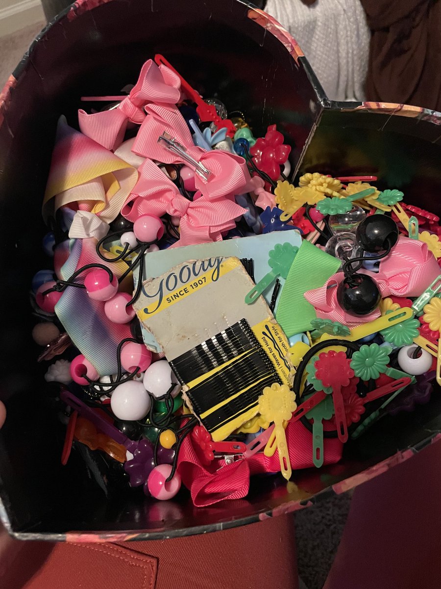 Dazejuh's tweet photo. A core black girl memory. https://t.co/ntOhrYk1p2