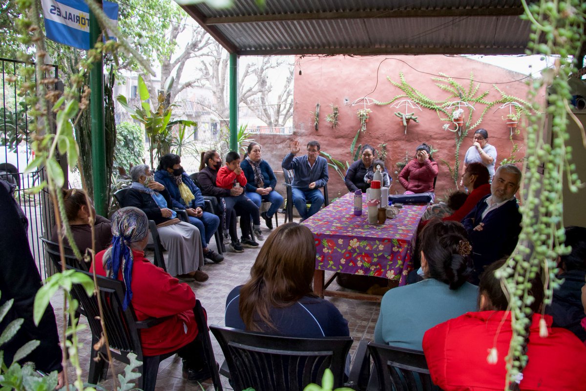 ChiquiNavarroOK's tweet photo. Seguir fortaleciendo las Organizaciones Comunitarias, escuchando, desafiandonos a redoblar esfuerzos @TerritorialOk 
@gabiyedlin 
#PrimeroLaGente https://t.co/KGc1QdXu0k