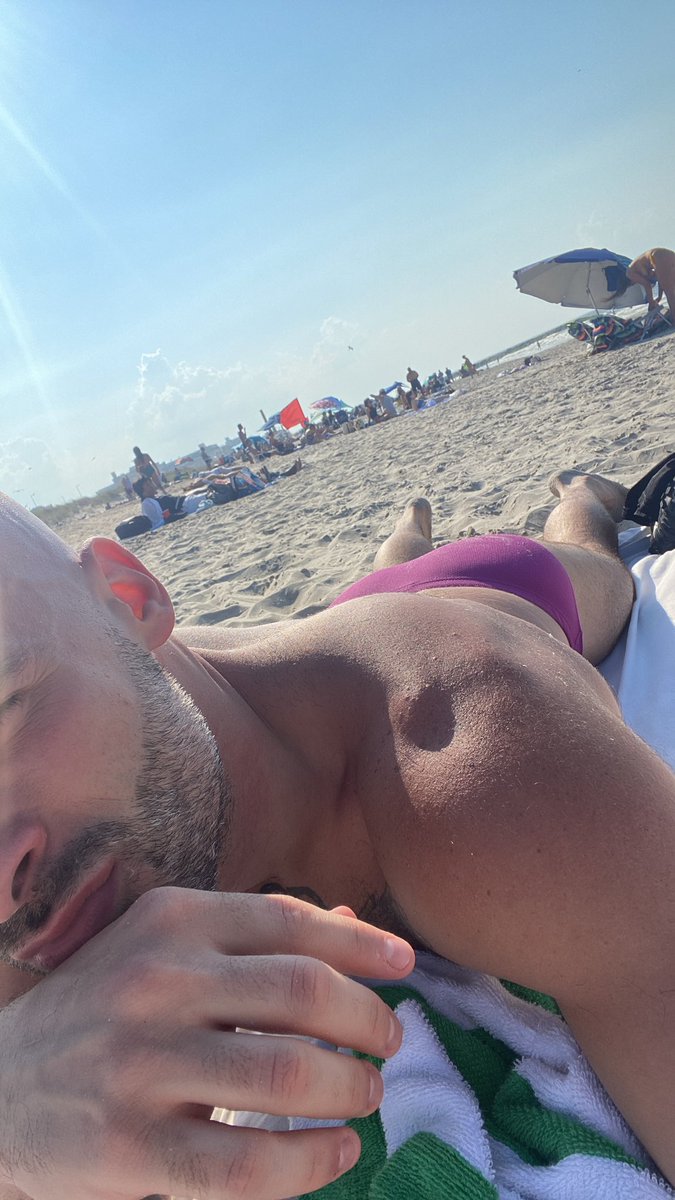 Lost1nSean's tweet photo. Beachin https://t.co/zCDwkDHXl3