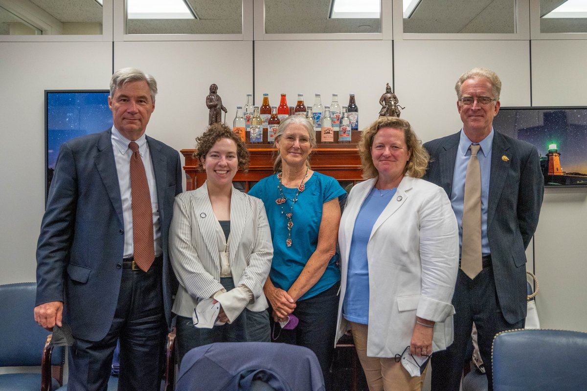 sgcc4climate's tweet photo. What a productive week in DC with East Coast and Pacific Coast Shellfish Growers Associations!

We met with 16 Senate offices to urge them to support the Inflation Reduction Act, which would reduce emissions by 40% and put us on track to meet our climate goals. #shellfish4climate https://t.co/4uUlHNNT4j