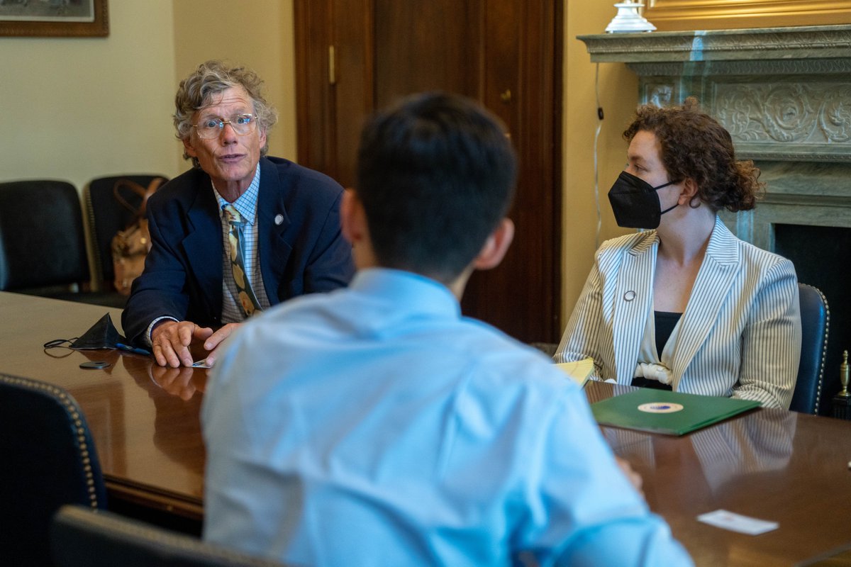 sgcc4climate's tweet photo. What a productive week in DC with East Coast and Pacific Coast Shellfish Growers Associations!

We met with 16 Senate offices to urge them to support the Inflation Reduction Act, which would reduce emissions by 40% and put us on track to meet our climate goals. #shellfish4climate https://t.co/4uUlHNNT4j