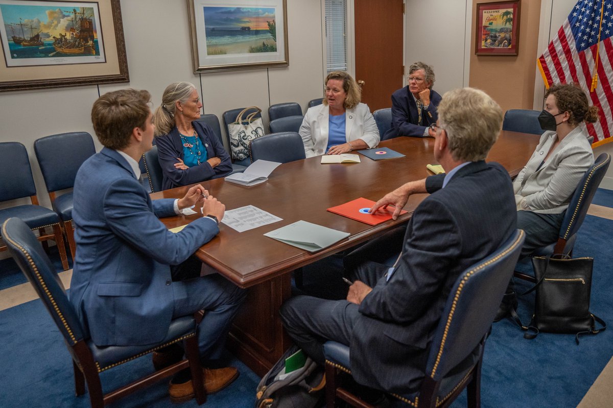 sgcc4climate's tweet photo. What a productive week in DC with East Coast and Pacific Coast Shellfish Growers Associations!

We met with 16 Senate offices to urge them to support the Inflation Reduction Act, which would reduce emissions by 40% and put us on track to meet our climate goals. #shellfish4climate https://t.co/4uUlHNNT4j
