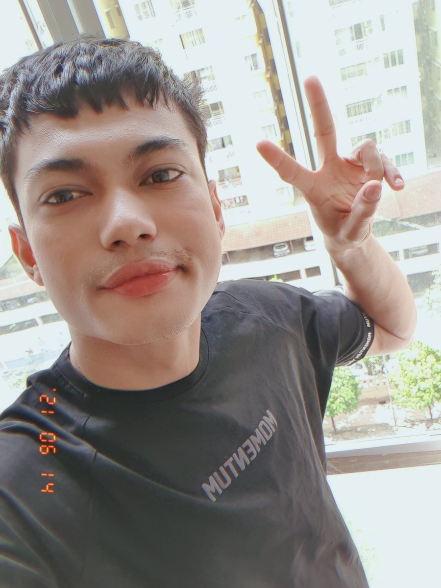 Austinwingsi's tweet photo. အချစ်က အနီးမှာပဲ သင်မတွေ့သေးယုံလေးပါ https://t.co/ew56W6r3wl